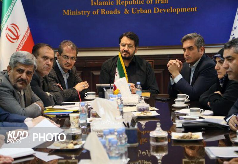 وزیر راه وعده داد: سنندج به زودی به شبکه ریلی کشور متصل می شود