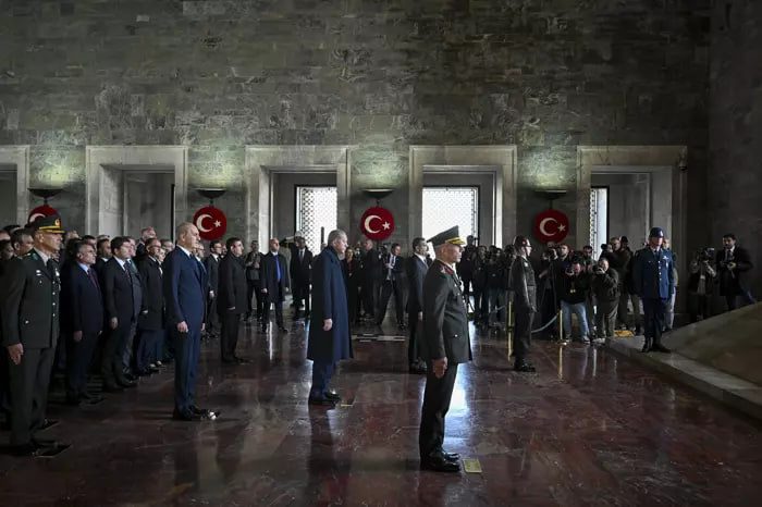 دیدار و مصاحفه اردوغان و اوزل در مقبره آتاترک