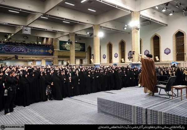رهبر انقلاب: مسئله زن یکی از نقاط قوت اسلام است و نباید تصور شود که ما باید در مسئله زن پاسخگو باشیم
