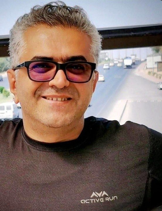 کامێرامانی سنەیی لە بۆردوومانێکی تورکیا بۆسەر کوردستانی سووریا گیانی لەدەست‌دا