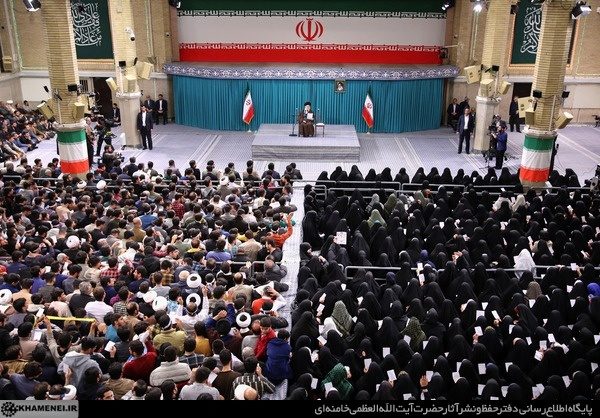 رهبر انقلاب: انتخابات ضعیف باشد همه ضرر می‌کنند/از زاویه منافع ملی نگاه کنیم