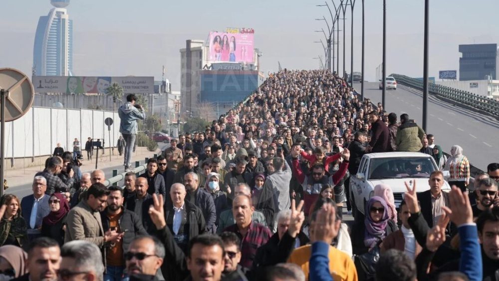 معلمان معترض خطاب به دولت: اگر پرداخت حقوق بیش از این به تعویق بیفتد،مسیر هرگونه اعتراض مدنی به روی ما باز است