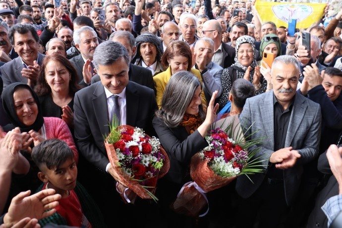هاوسەرۆکانی شارهوانی وان بەفەرمی دەستبەکار بوون