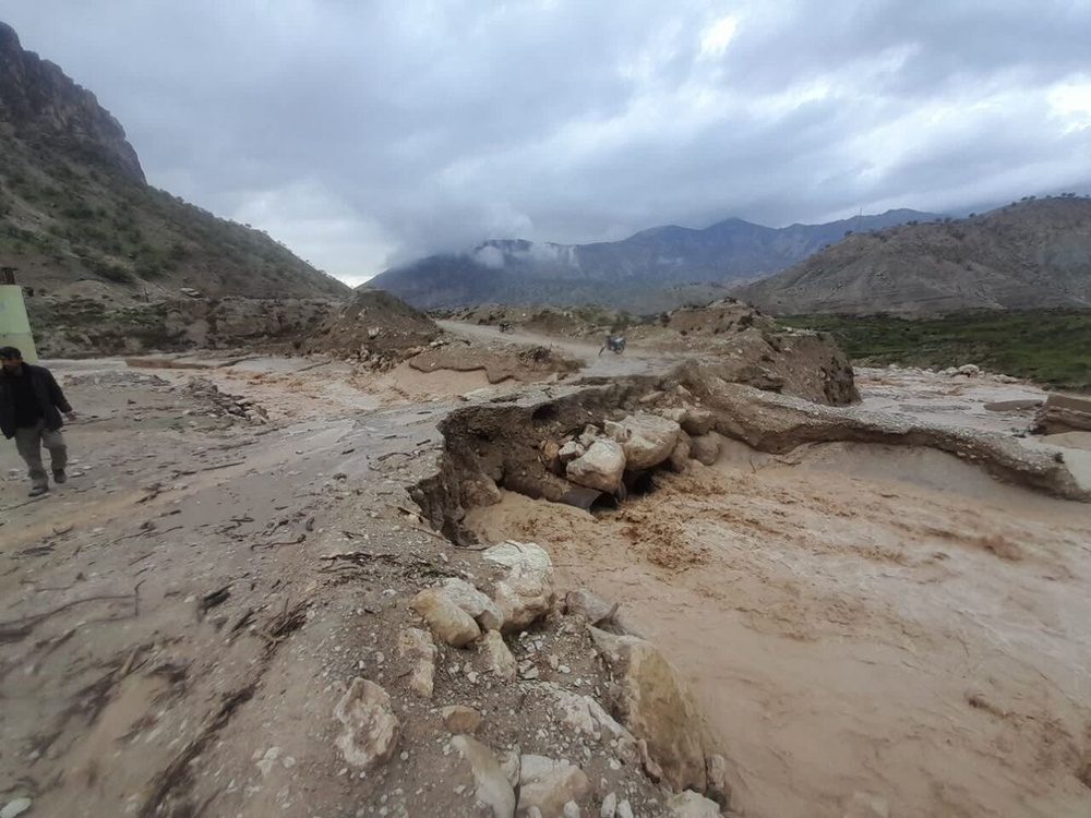خسارت باران به ١٠ دهنه پل روستایی مهاباد