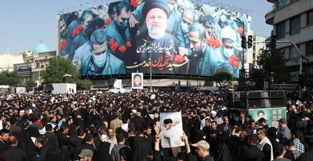 ڕێبەری باڵای ئێران نوێژی لەسەر تەرمی سەرۆک کۆماری کۆچکردوو هەواڵانی کرد/وێنە