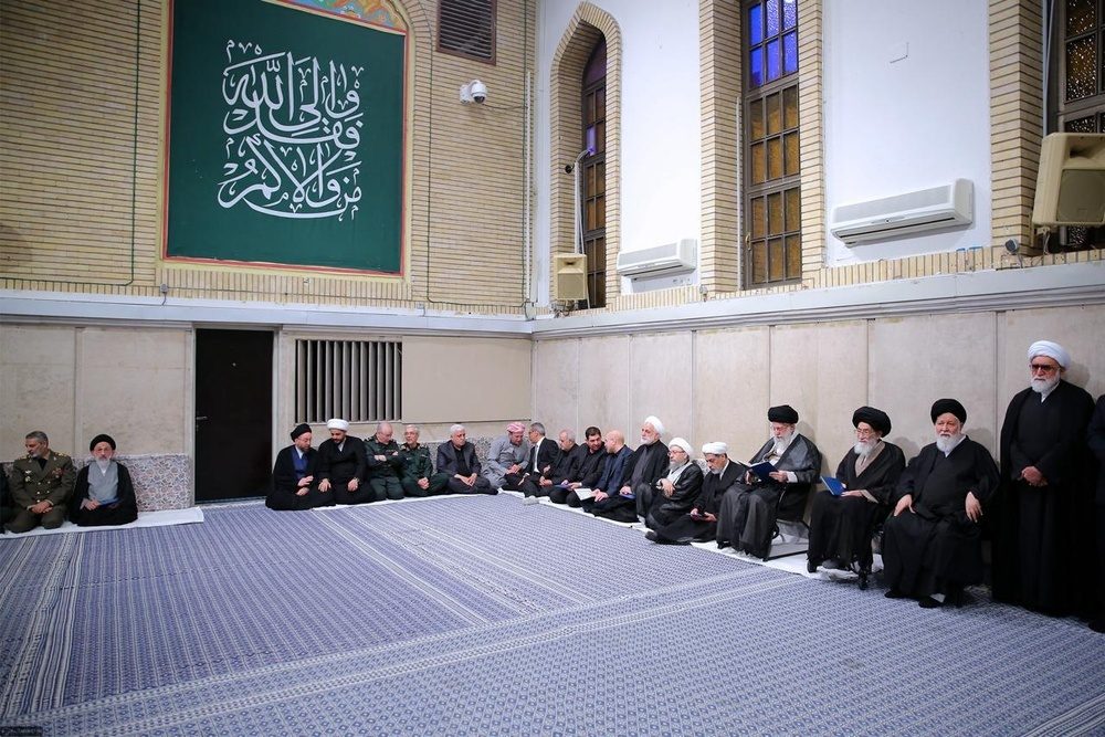 ئامادەبوونی ئەدهەم بارزانی لەگەڵ کەسایەتییە سیاسییەکانی عێراق لە بەیتی ڕێبەری بۆ بەشداری لە پرسەی ئایەتۆڵڵا ڕەئیسی