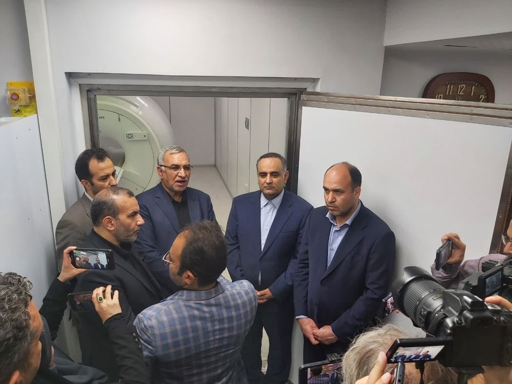 بهره‌برداری از اورژانس و مرکز MRI بیمارستان اسلام آبادغرب با حضور وزیر بهداشت