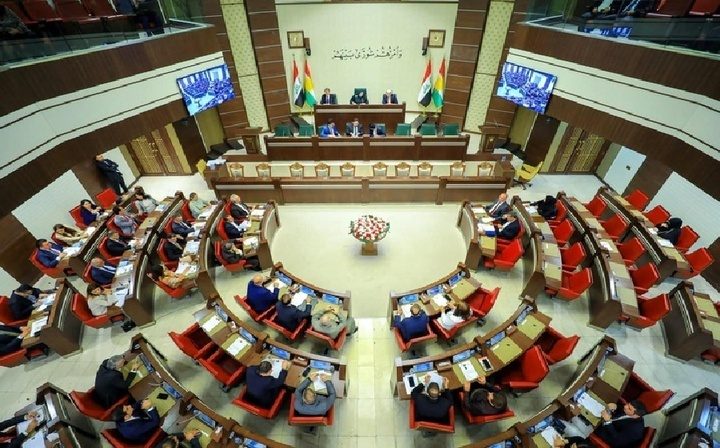 دوو کورسییە بەتاڵەکەی کۆمەڵی دادگەری بۆ چ لایەنێک دەبێت