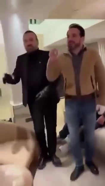 رئیس جنبش نسل نو در هتل مای‌فیر لندن مورد حمله چند فرد ناشناس قرار گرفت+ فیلم