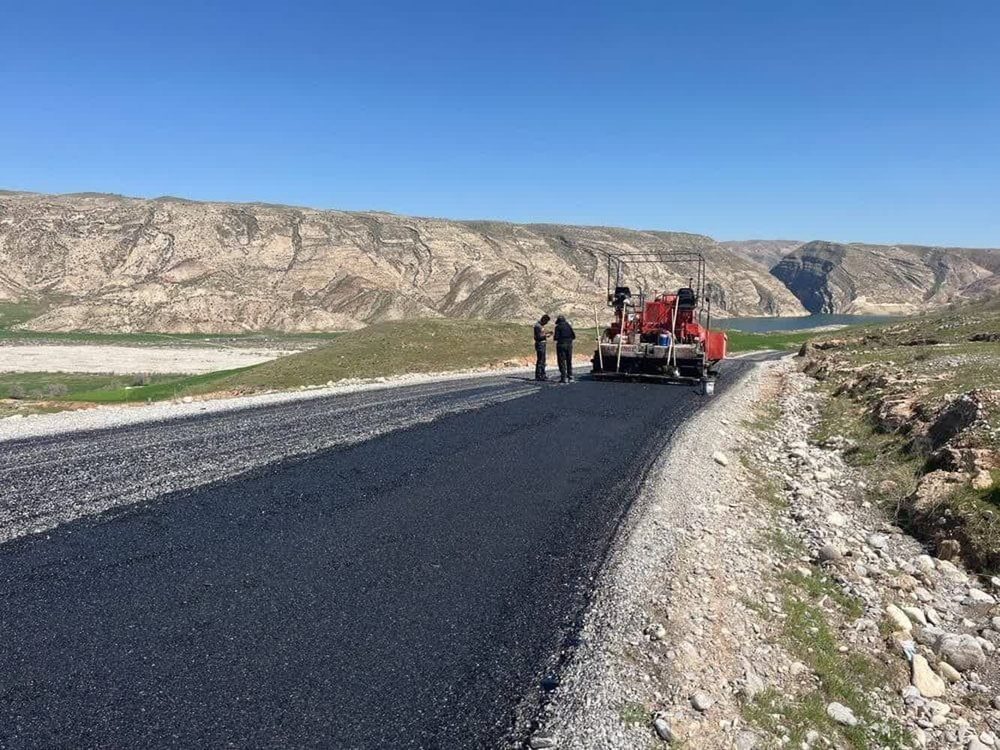 خوی، بوکان و تکاب امسال بیشترین میزان آسفالت راه روستایی را داشتند