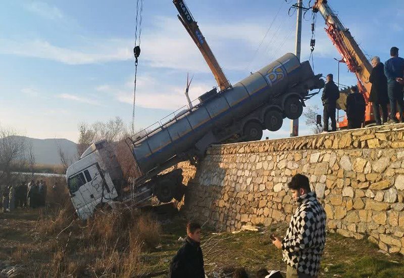 انحراف تانکر سوخت به بستر تالاب بین المللی زریوار مریوان