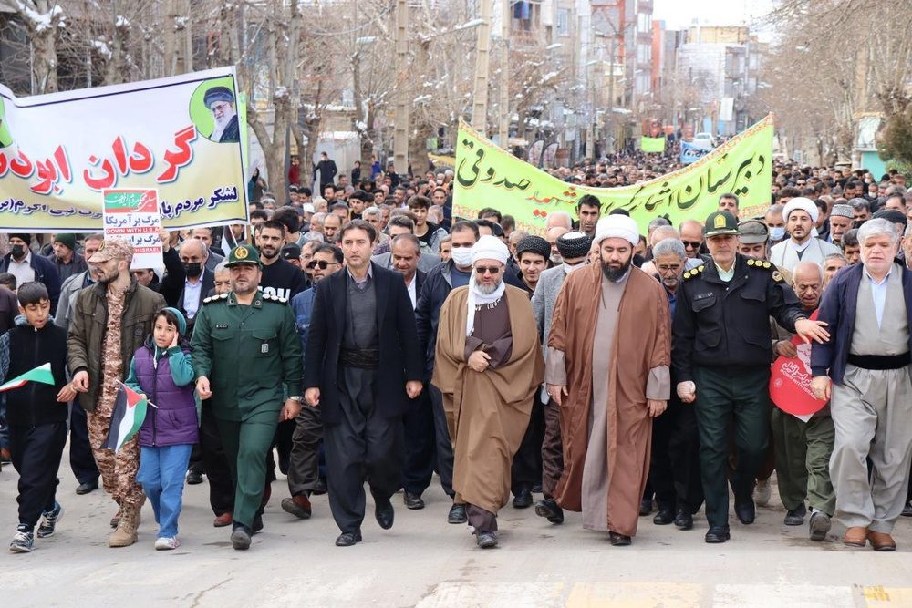 راهپیمایی 22 بهمن در شهرهای مختلف اورامانات برگزار شد