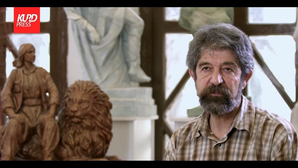 هادی ضیاء الدینی؛ هنرمندی که دستانش زندگی را نقش می زند