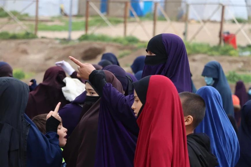 برگزاری عملیات جستجوی عناصر داعش در اردوگاه روژ توسط YPJ و آسایش زنان