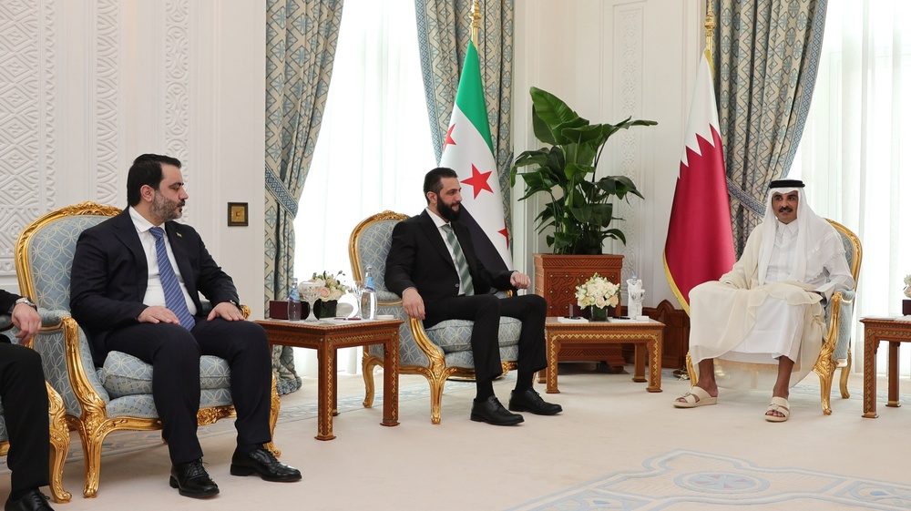 جولانی در سفری رسمی وارد دوحه شد و با امیر قطر دیدار کرد