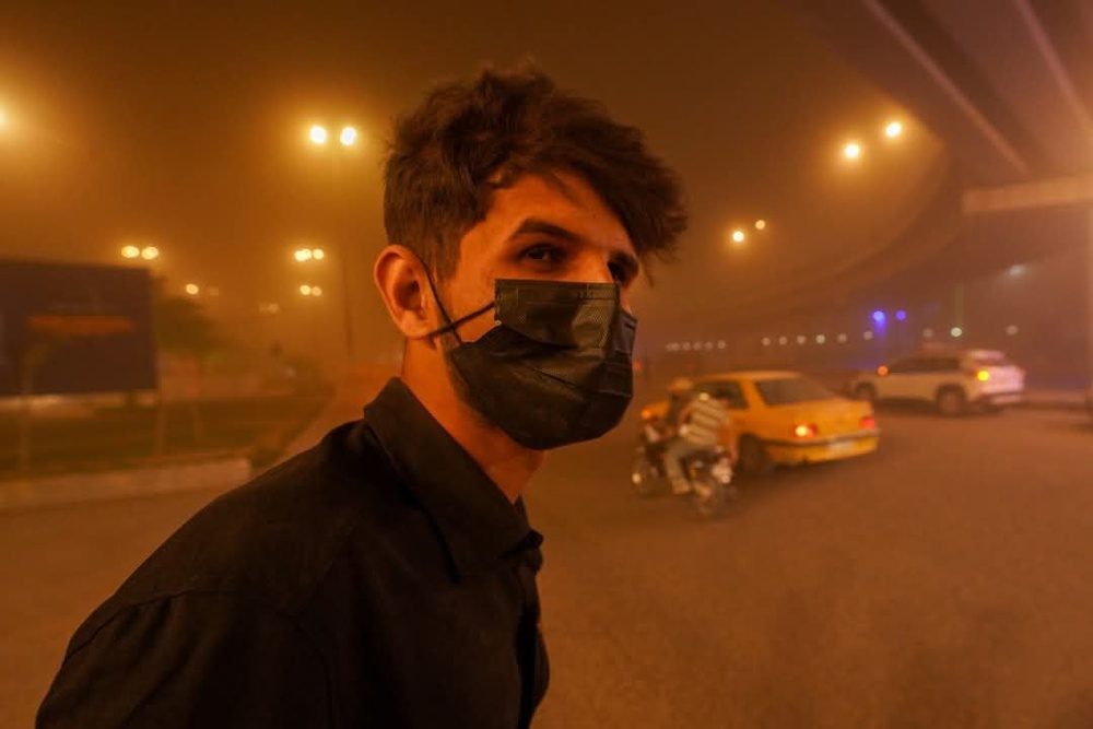 به‌دلیل وقوع طوفان گرد و خاک در چندین منطقه عراق، وضعیت اضطراری اعلام شد