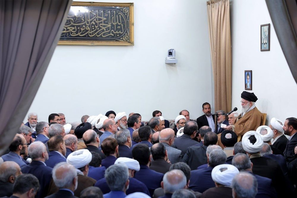 رهبر انقلاب: به گفتگوهای عمان نه افراطی خوش‌بین و نه افراطی بدبین هستیم