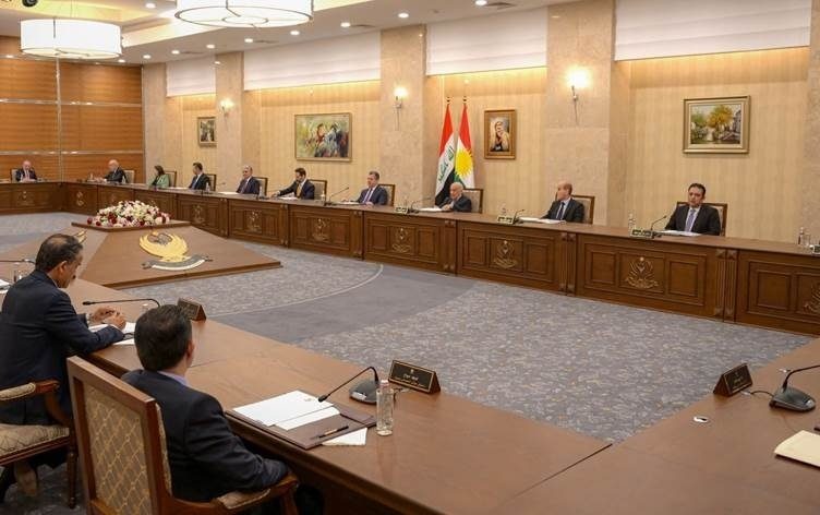 هیچ بەربەستێکمان بۆ هەناردەکردنەوەی نەوت نییە/ زیانەکان ملیاران دۆلاری تێپەڕاندووە