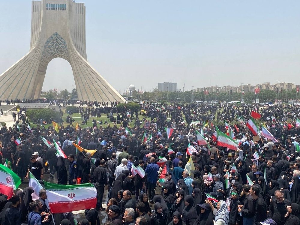 ڕێوڕەسمی پرسەی شەهیدەکانی شەڕی ۱۲ ڕۆژە، لە تاران بەڕێوەچوو