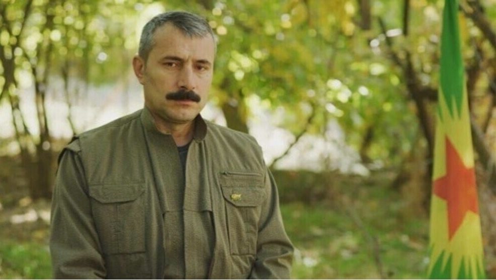 یەکەم گرووپی گەریلا، لە سلێمانی چەکەکانیان دادەنێن