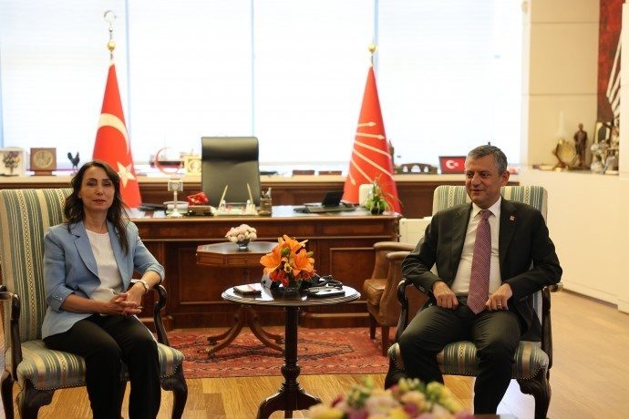 دیدار سران دم پارتی و CHP در سایه عملیات قضایی؛ هشدار مشترک درباره تهدید دموکراسی