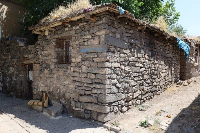 نمی توانند بیرونم کنند، تا آخر عمرم اینجا میمانم + فیلم و تصاویر