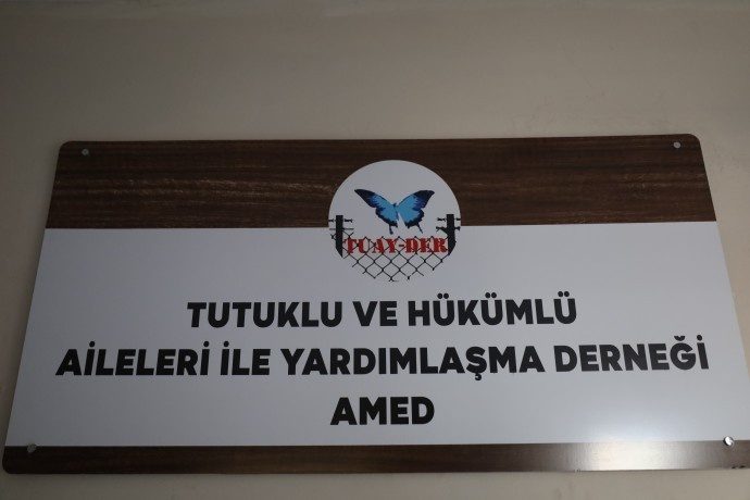 زندانیان سیاسی کُرد محکوم به مرگ تدریجی هستند؛ زنان زندانی حتی از پد بهداشتی محرومند