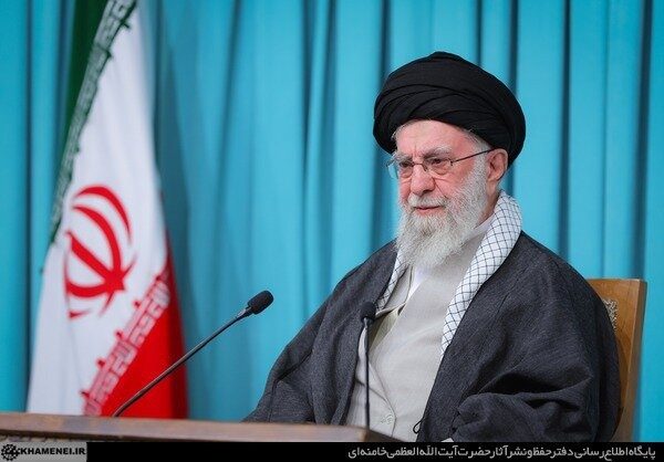 ڕێبەری باڵای ئێران: دانووستانێک کە ئەمریکا پێشوەختە ئەنجامەکەی دیاری بکات سوودی نییە