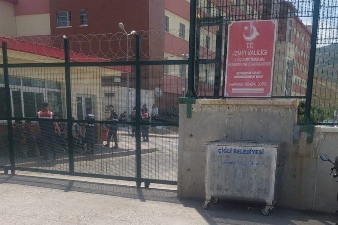 زن اسیر عفرینی پس از 31 سال آزاد شده و در انتظار بازگشت به عفرین است