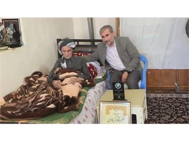«خله دەرزی» هنرمند ١٠٩ ساله تقدیر شد