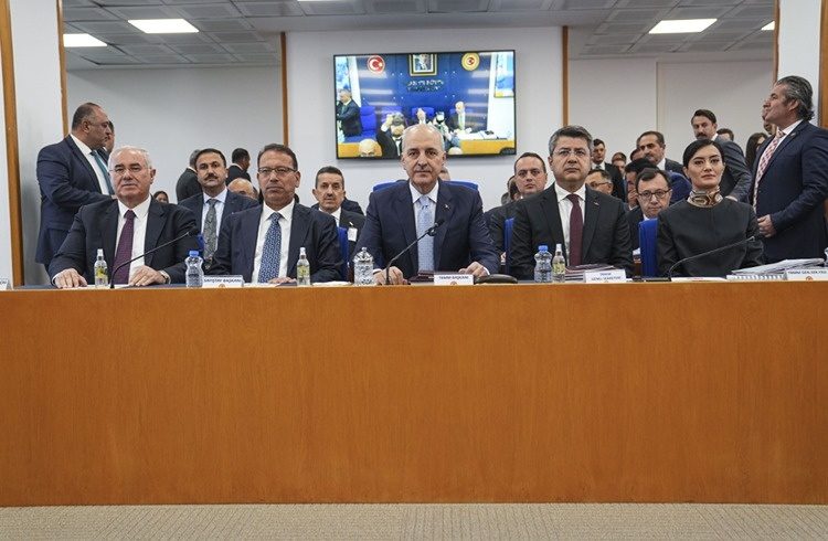 هەلومەرج پاڵ بە ئەنقەرەوه دەنێت بەرەو چارەسەرێکی مێژویی بۆ پرسی کورد