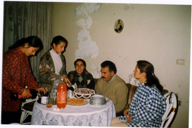 عەبدوڵا ئۆجەلان چاوی بە کەسوکارەکەی کەوت