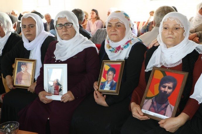 برگزاری مراسم ختم و یادبود برای پنج تن از اعضای جان باخته PKK در دیاربکر + فیلم