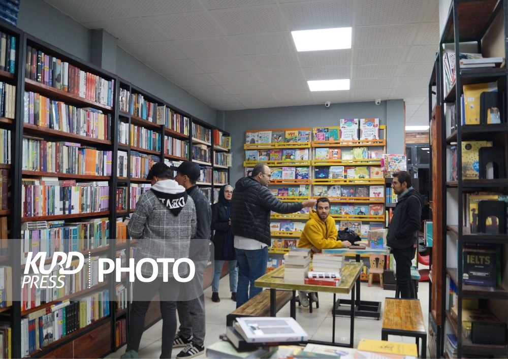 زیستن با کتاب نیازمند آموزش در دوران کودکی است