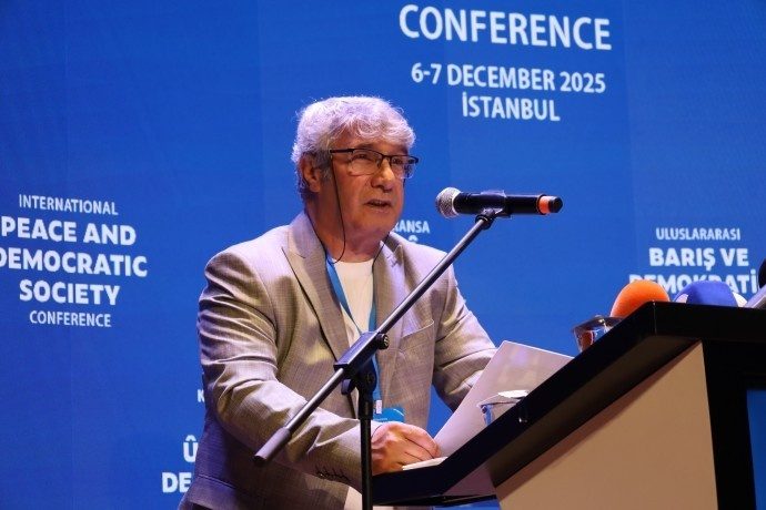 پاسخ همبندی  اوجالان به منتقدان او: برای فهم اوجالان باید تاریخ و جامعه‌شناسی بخوانید!