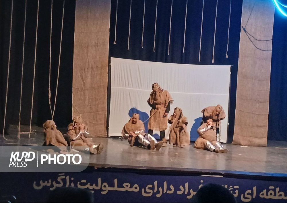 جشنواره معلولان یکی از شاخص های هنری در کشور است