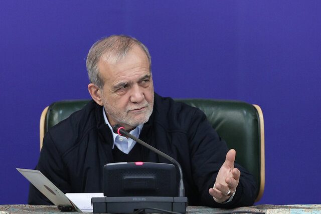 انتقاد رییس جمهور از برخی دستگاەهای اجرایی و بی‌توجهی مسئولان به تغییر کاربری‌ها