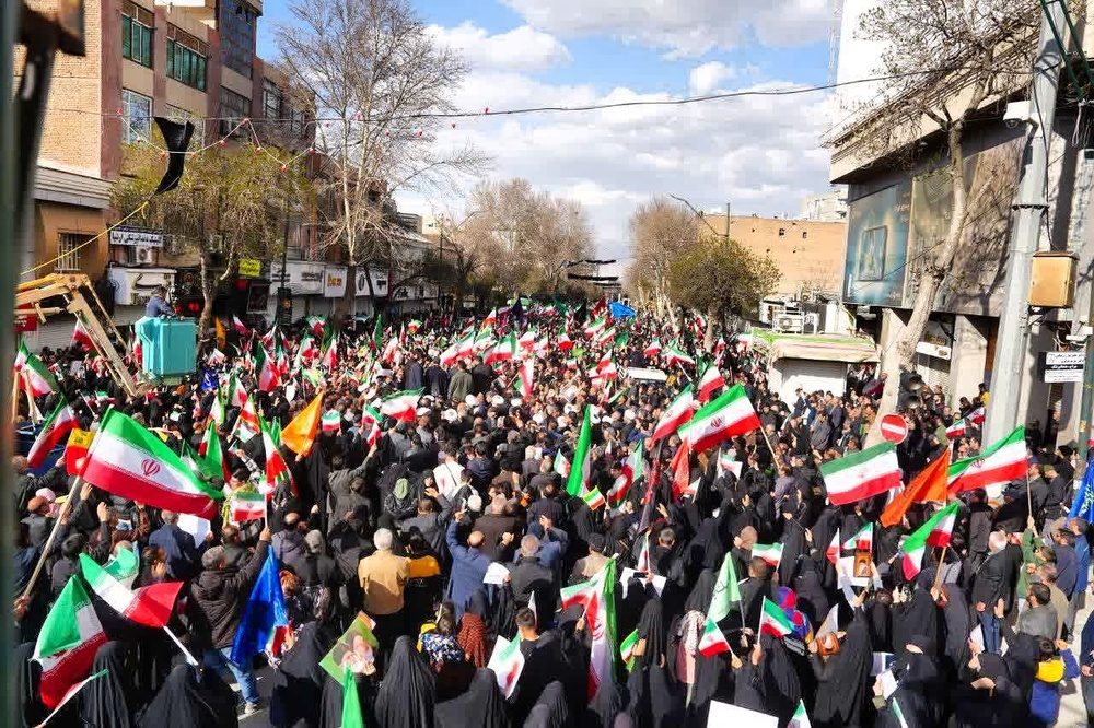 بیعت مردم کرمانشاه با رهبر منتخب خبرگان ملت