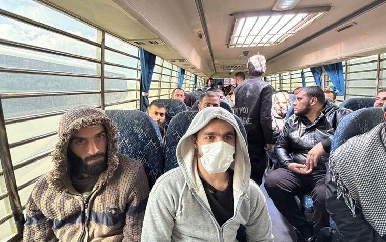 حدود ۳۰۰ نیروی SDF در بازداشت دولت سوریه؛ روند آزادی زندانیان ادامه دارد