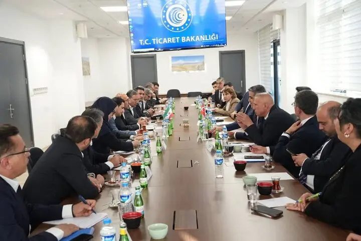 گمرکات آذربایجان‌غربی جایگزین بنادر جنوبی برای واردات کالا شدند