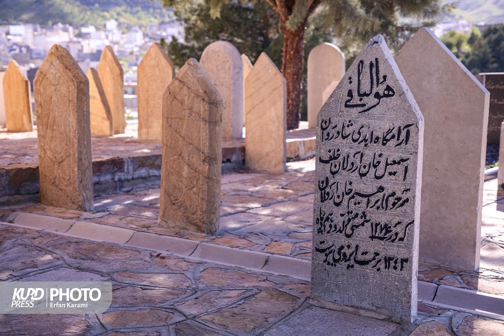 تپه و گورستان قدیمی شرف الملک (تپه شیخ محمدباقر) سنندج/ عکاس: عرفان کرمی