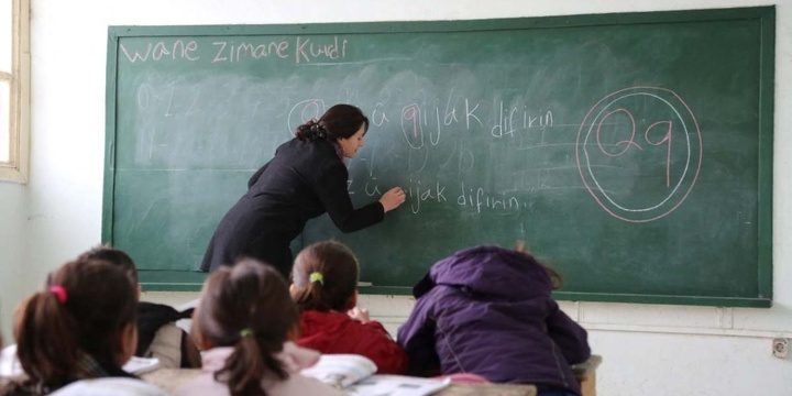 لە قەدەغەکردنی فەرمییەوە بۆ پەراوێزخستنی سیستماتیک