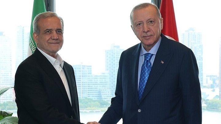 گفتوگۆی نێوان پزیشکیان و ئەردۆغان؛ ئەنقەرە پێشوازی لە لێکتێگەیشتنی ئێران و ئەمریکا دەکات