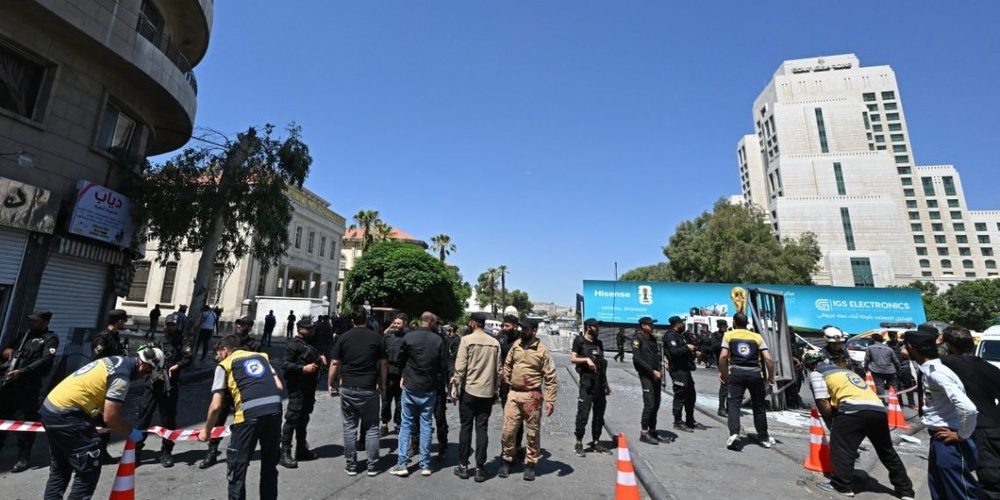 پیامها و پیامدهای بمب‌گذاری دمشق همزمان با سفر مکرون