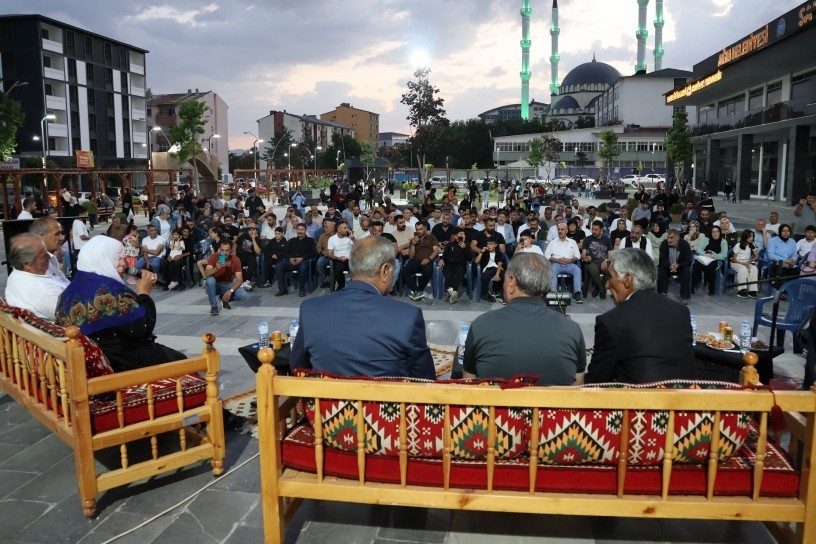 جشن دنگبژی با استقبال گسترده مردم در آگری برگزار شد