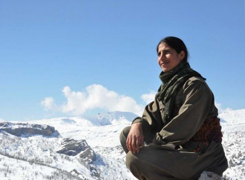 یادبود عضو جانباخته زنان PKK در موش؛ اعتراض به خشونت‌های جنگی علیه زنان