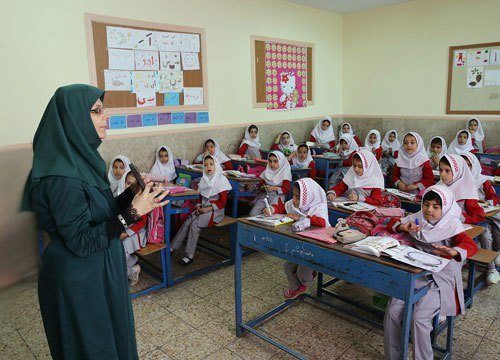 فعالیت ٢١٠ هزار نفر در مدارس غیردولتی/ساعت کاری معلمان مدارس غیر دولتی کاهش یافت