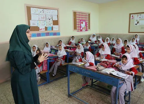 فعالیت ٢١٠ هزار نفر در مدارس غیردولتی/ساعت کاری معلمان مدارس غیر دولتی کاهش یافت