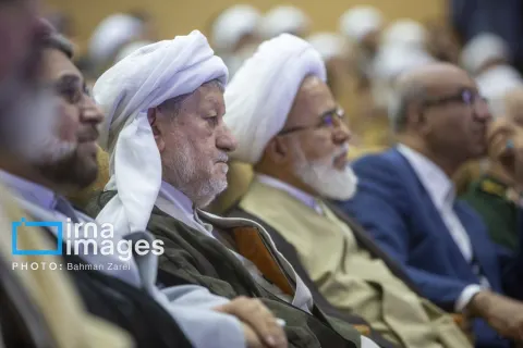 مسئولان با توجه به معیشت و اتخاذ تصمیم‌های حکیمانه، شرایط موجود را مدیریت کنند