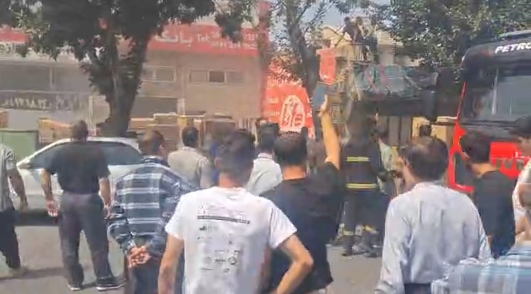 آتش‌سوزی گسترده فروشگاه لوازم خانگی در مهاباد